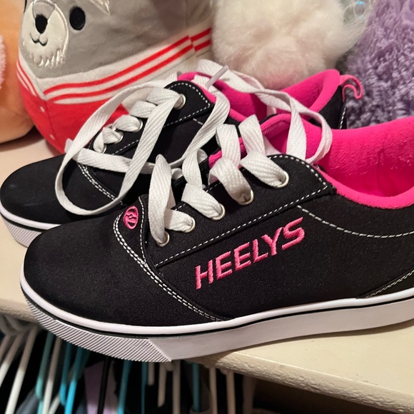 Heelys Shoes Youth Size 5 Heelys Blackpink Poshmark